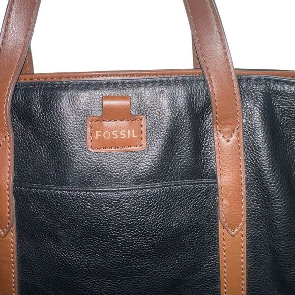 Fossil dual tone Leather Backpack - Missing one strap - Picture 4 of 12